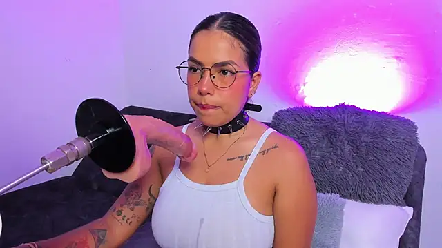 Snapshot of AngelaRicci chatting on November 20, 9:03 pm AngelaRicci online show from November 20, 9:03 pm