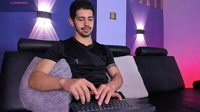 AlejandroStormm online show from June 7, 5:44 am