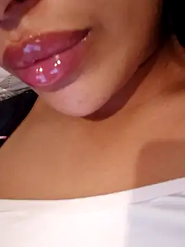 Snapshot of Sexlove1xo chatting on October 13, 3:01 pm Sexlove1xo online show from October 13, 3:01 pm