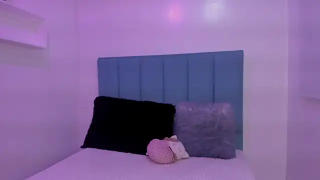 Anniie  Evans online show from September 27, 2:11 pm