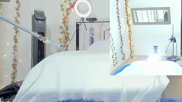 Snapshot of Genesis_Love__ chatting on October 8, 9:29 am Genesis Love online show from October 8, 9:29 am