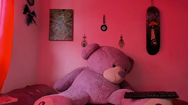 Maddy Jhonsson online show from February 12, 4:24 pm