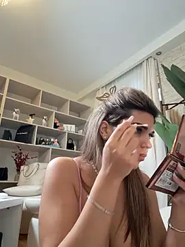 Snapshot of Bella_Posh chatting on December 23, 8:12 am Bella Posh online show from December 23, 8:12 am