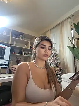 Snapshot of Bella_Posh chatting on January 7, 12:51 pm Bella Posh online show from January 7, 12:51 pm