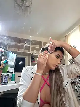 Snapshot of Bella_Posh chatting on January 17, 11:59 am Bella Posh online show from January 17, 11:59 am