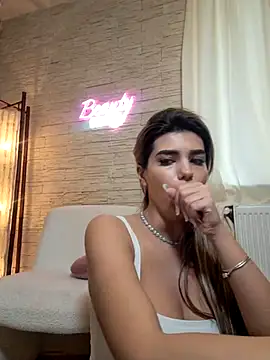 Snapshot of Bella_Posh chatting on February 1, 7:18 am Bella Posh online show from February 1, 7:18 am