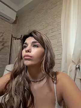 Snapshot of Bella_Posh chatting on February 8, 7:12 am Bella Posh online show from February 8, 7:12 am