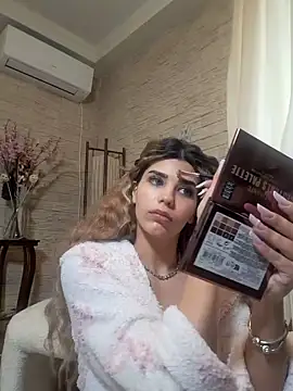 Snapshot of Bella_Posh chatting on February 21, 7:53 am Bella Posh online show from February 21, 7:53 am