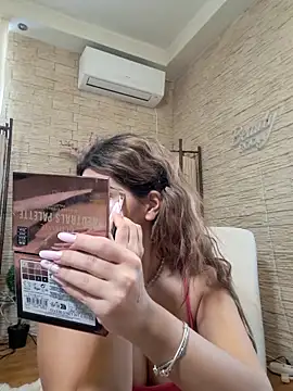 Snapshot of Bella_Posh chatting on February 22, 8:13 am Bella Posh online show from February 22, 8:13 am