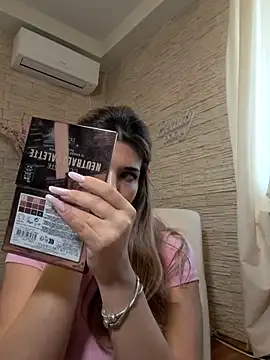 Snapshot of Bella_Posh chatting on February 25, 8:13 am Bella Posh online show from February 25, 8:13 am