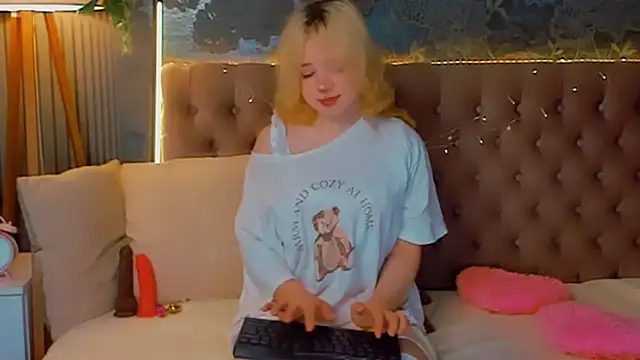 EmilyAngells online show from February 24, 6:55 am