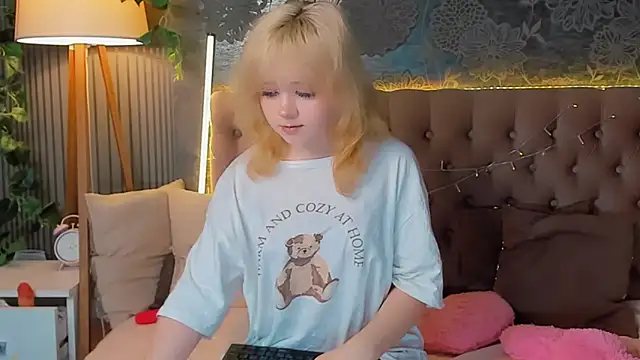 EmilyAngells online show from March 20, 7:02 am