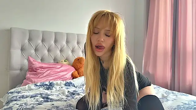  BunnyDollStella  online show from April 10, 7:02 am