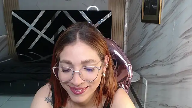 Snapshot of Angeles_v chatting on March 3, 8:11 pm Angeles v online show from March 3, 8:11 pm