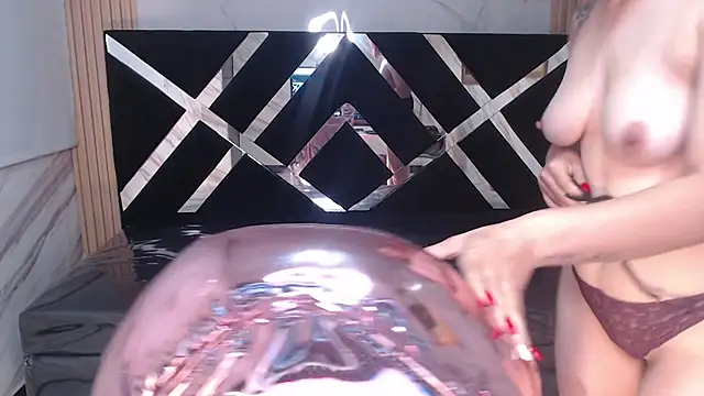 Snapshot of Angeles_v chatting on March 9, 1:35 am Angeles v online show from March 9, 1:35 am