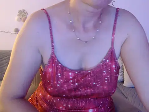 Snapshot of YourfantasyGiuly chatting on June 19, 1:15 pm YourfantasyGiuly online show from June 19, 1:15 pm