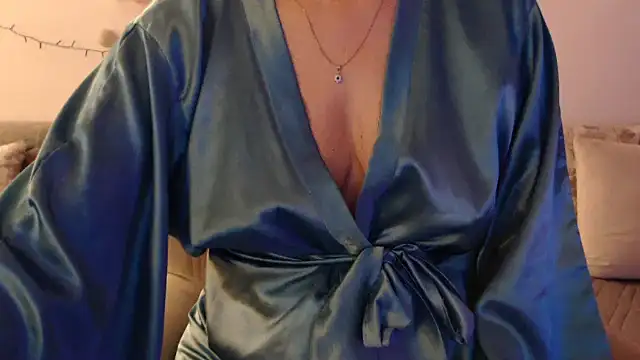 Snapshot of YourfantasyGiuly chatting on July 6, 5:48 am YourfantasyGiuly online show from July 6, 5:48 am