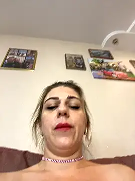 Snapshot of Lusi_Luxary chatting on October 23, 6:13 am Lusi Luxary online show from October 23, 6:13 am