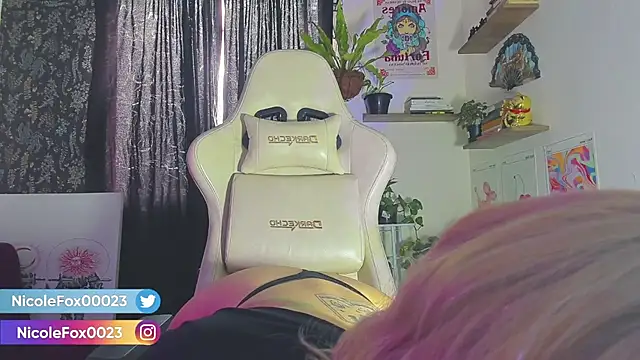 NicoleFox23  online show from March 14, 7:01 pm
