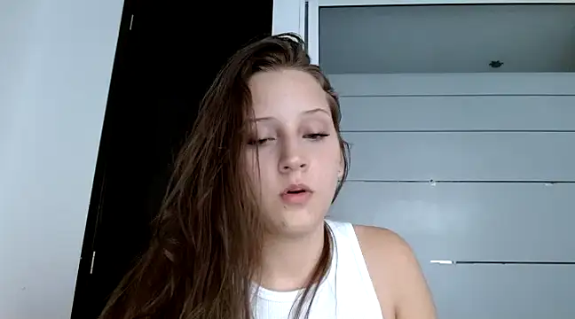 Snapshot of CandyGirlsweet chatting on February 21, 10:37 pm CandyGirlsweet online show from February 21, 10:37 pm