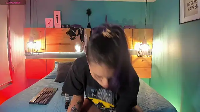 ChloeAllennn online show from November 12, 11:43 am