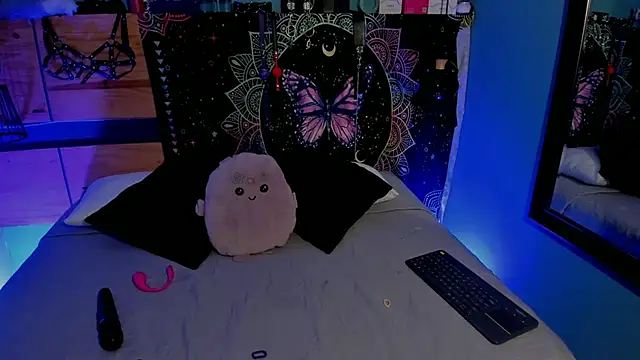 Snapshot of ChloeAllennn chatting on June 19, 11:30 pm ChloeAllennn online show from June 19, 11:30 pm