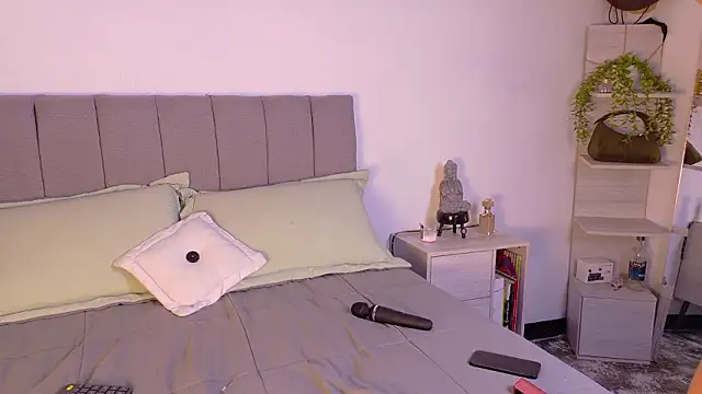 zarahCute online show from February 25, 2:10 am