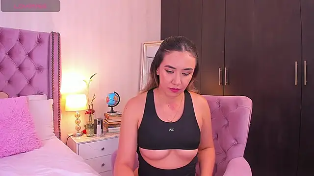 natashaleightt online show from February 26, 9:37 pm