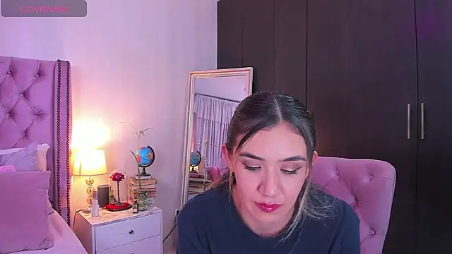 natashaleightt online show from March 11, 3:26 am