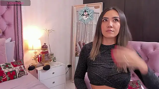 Snapshot of natashaleightt chatting on December 21, 4:19 am natashaleightt online show from December 21, 4:19 am