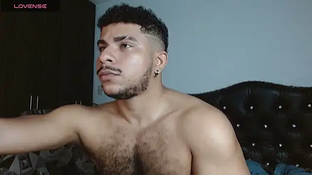 Snapshot of Javier_Hot27 chatting on February 26, 3:00 pm Javier Hot27 online show from February 26, 3:00 pm