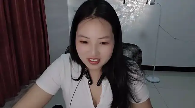 Snapshot of Ellie-BabyLoe chatting on March 5, 7:05 am Ellie-BabyLoe online show from March 5, 7:05 am