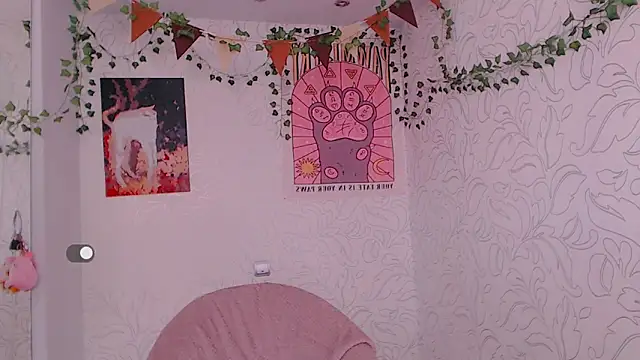 Snapshot of _miraclecattt_ chatting on September 15, 2:22 am  miraclecattt  online show from September 15, 2:22 am