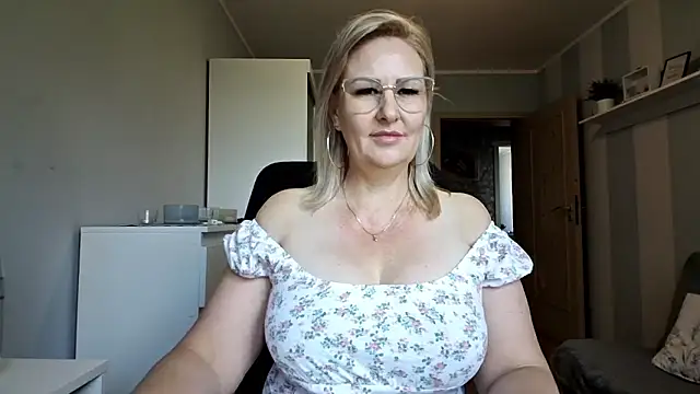 DianaLive online show from May 23, 8:29 am