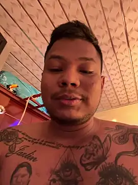 Snapshot of Saipuer31 chatting on December 16, 3:28 pm Saipuer31 online show from December 16, 3:28 pm