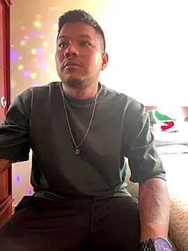 Snapshot of Saipuer31 chatting on December 17, 6:58 pm Saipuer31 online show from December 17, 6:58 pm