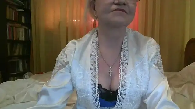 Snapshot of Heidi-Helga chatting on February 25, 6:20 pm Heidi-Helga online show from February 25, 6:20 pm