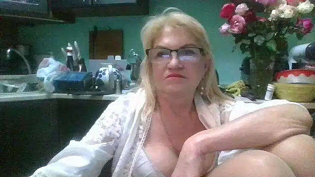 Snapshot of Heidi-Helga chatting on October 6, 7:22 pm Heidi-Helga online show from October 6, 7:22 pm