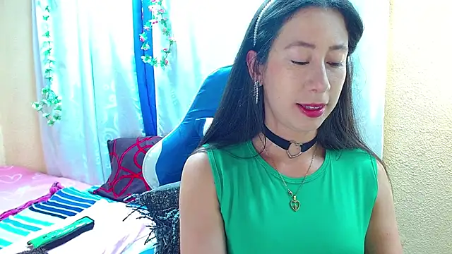 Gia leinn online show from October 17, 8:00 pm