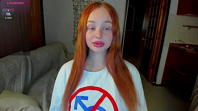 Snapshot of cutee_selena chatting on February 22, 9:15 pm cutee selena online show from February 22, 9:15 pm