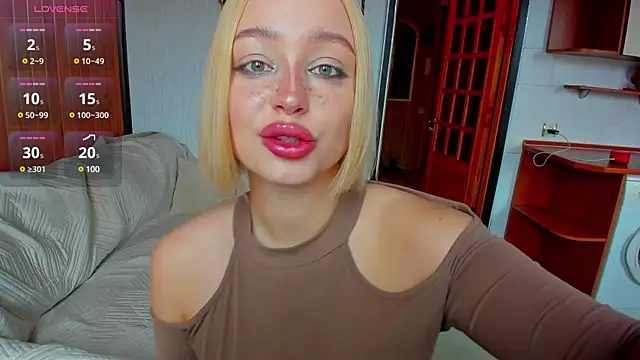 Snapshot of cutee_selena chatting on March 2, 11:39 am cutee selena online show from March 2, 11:39 am