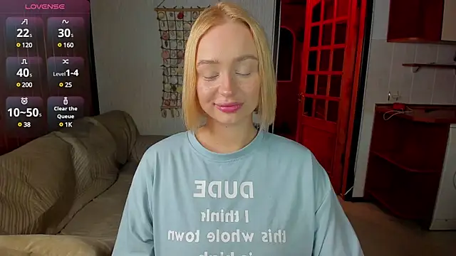 Snapshot of cutee_selena chatting on March 7, 10:54 pm cutee selena online show from March 7, 10:54 pm