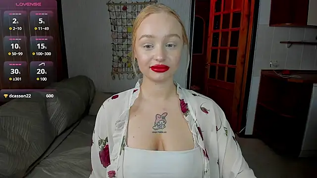 Snapshot of cutee_selena chatting on March 9, 8:10 pm cutee selena online show from March 9, 8:10 pm