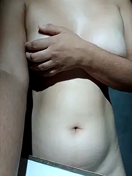 Snapshot of meddy_delicinha chatting on February 22, 4:24 am meddy delicinha online show from February 22, 4:24 am