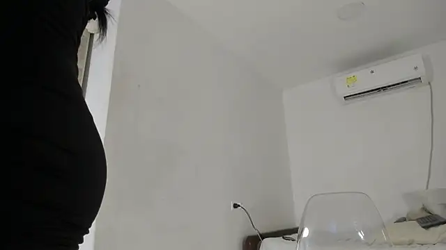 flor herrera01 online show from March 15, 4:35 am