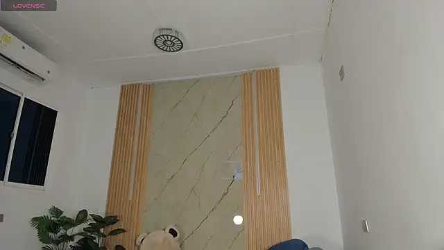 flor herrera01 online show from April 12, 4:39 am