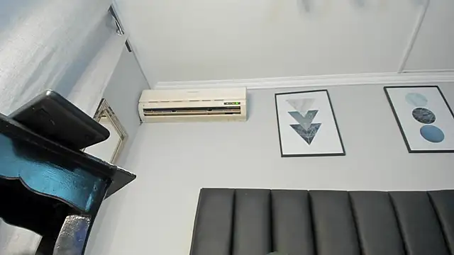 CHANELL 11INCHES online show from March 16, 10:53 pm