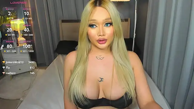 KylieSonique online show from March 12, 8:19 am