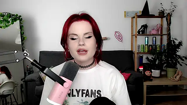 Snapshot of Della_Ideal chatting on September 20, 4:41 pm Della Ideal online show from September 20, 4:41 pm