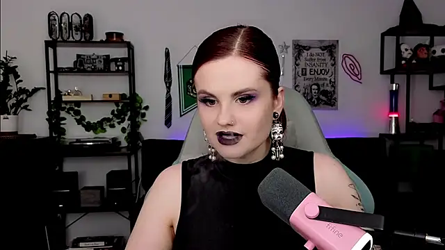 Della Ideal online show from March 22, 6:33 pm